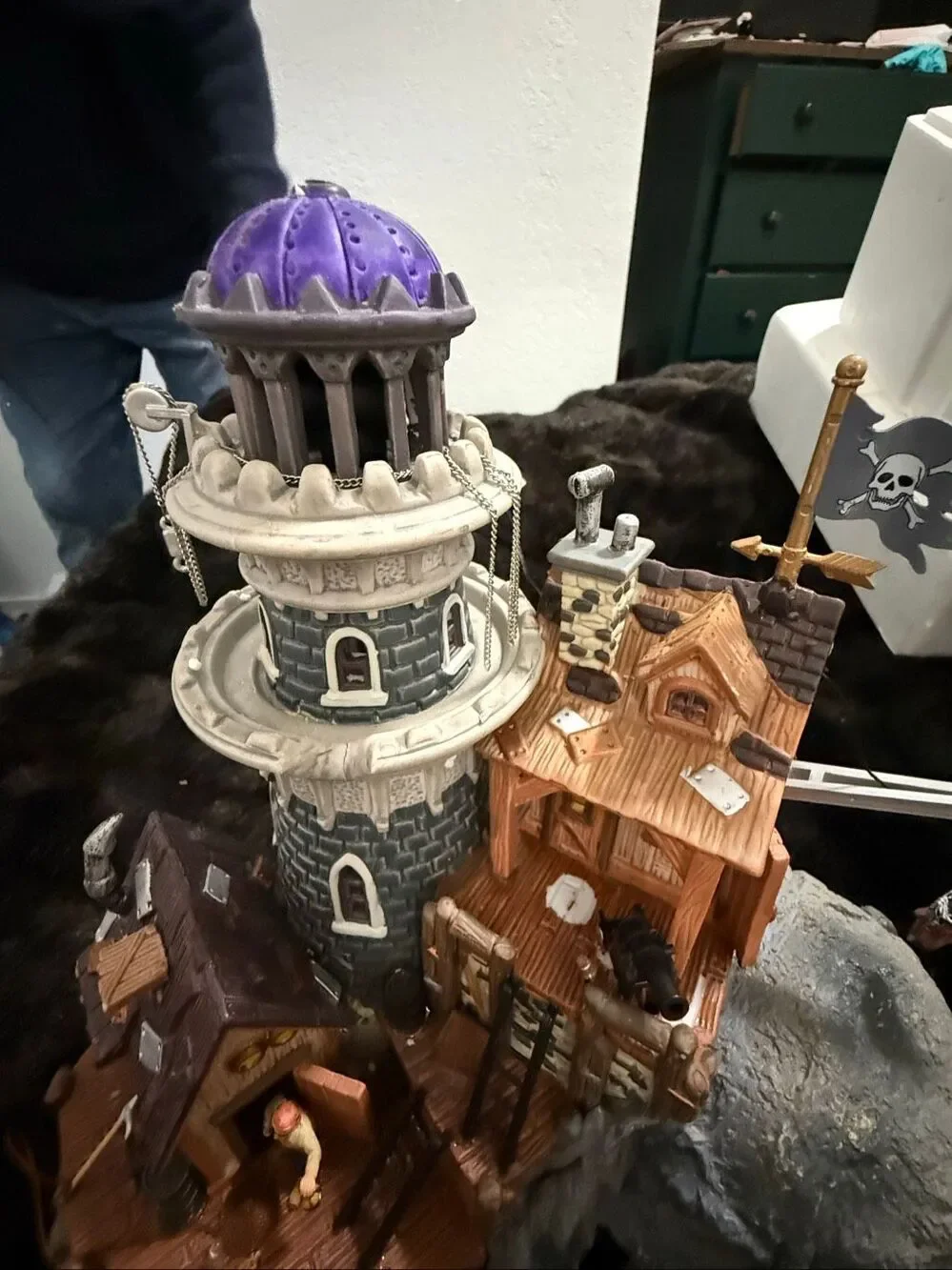 #65362 LEMAX SPOOKY TOWN : LIGHTED ISLE OF DOOM LIGHTHOUSE - MUSICAL PIRATES